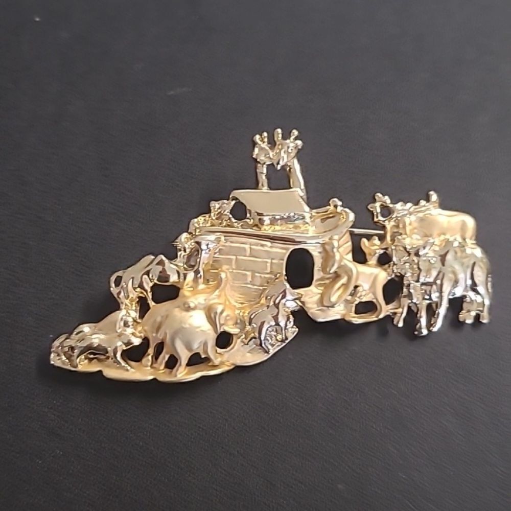 Noah's Ark Pin